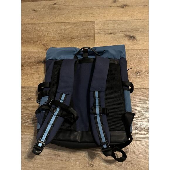 Oakley Utility Rolled Up Backpack Foggy Blue Ergonomic Straps Zip Pockets EUC - Picture 2 of 3